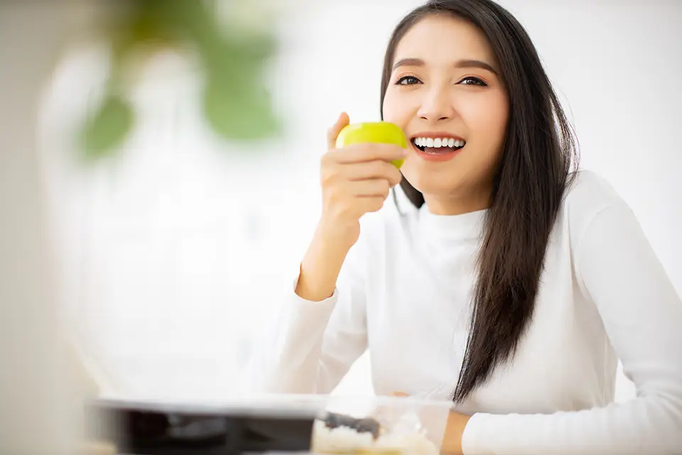 Can I Eat Normally After Dental Bonding? Post-Treatment Guidelines 5 Can I Eat Normally After Dental Bonding? Post-Treatment Guidelines