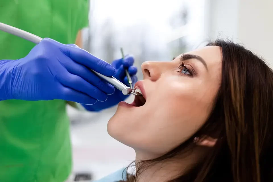 "Smile Bright, Act Right: Signs You Might Need a Tooth Extraction –Preserving Your Grin!"